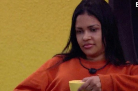BBB20: Flay é chamada ao Confessionário após passar dos limites e urinar na sala