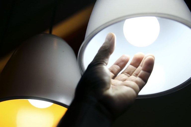 MP isenta pagamento de energia por pessoas de baixa renda