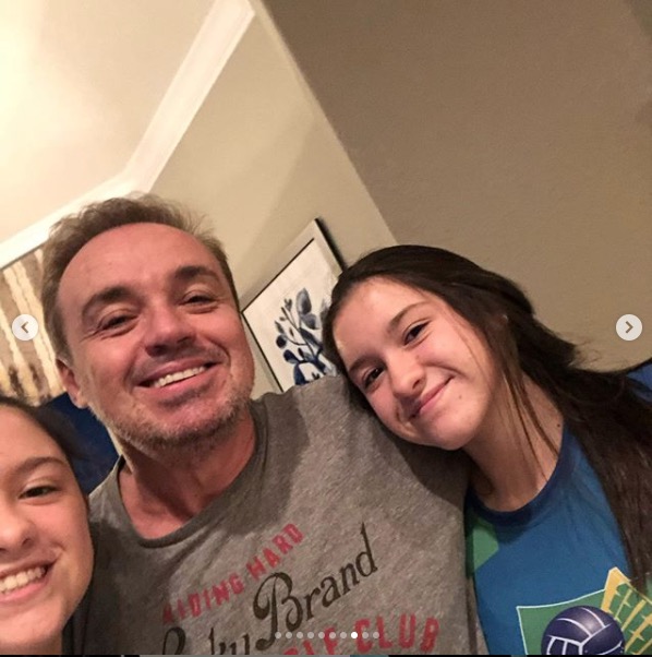 Perfil de Gugu abre álbum de fotos e homenageia apresentador que faria 61 anos