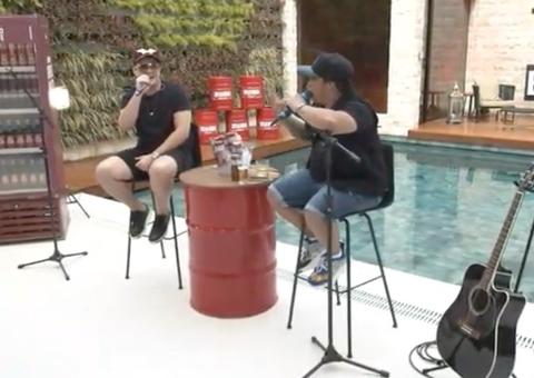 Com músicas inéditas, live de Matheus e Kauan agita sábado em casa; assista