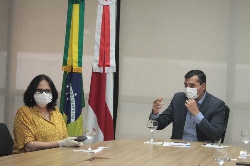 'Momento de nos unirmos', diz Damares em reunião com governador em Manaus