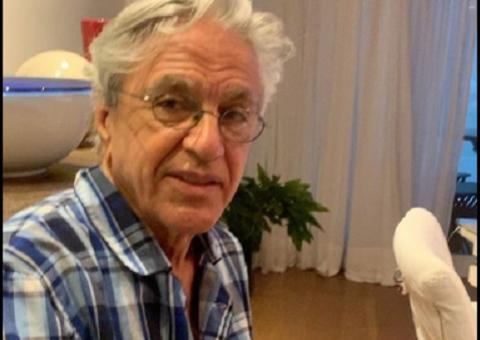 Caetano Veloso fica em saia justa ao comentar presente de Preta Gil
