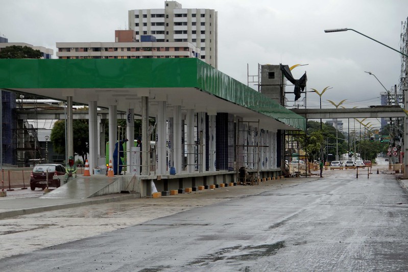 Trânsito é liberado na avenida Constantino Nery em dois trechos do complexo viário 