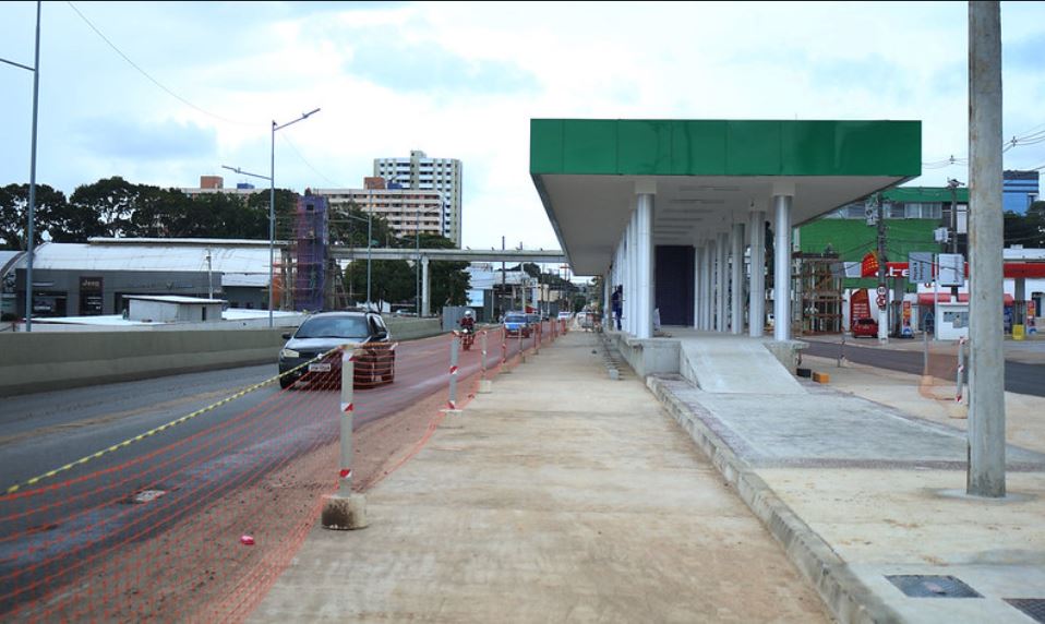 Tráfego de veículos é liberado no trecho em obra da avenida Constantino Nery