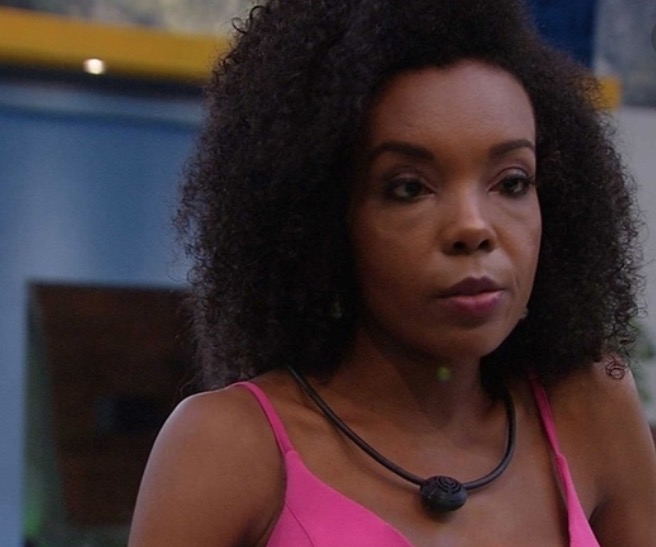 Vice-presidente da Mangueira chama Thelma do BBB20 de ‘mucama safada’ 