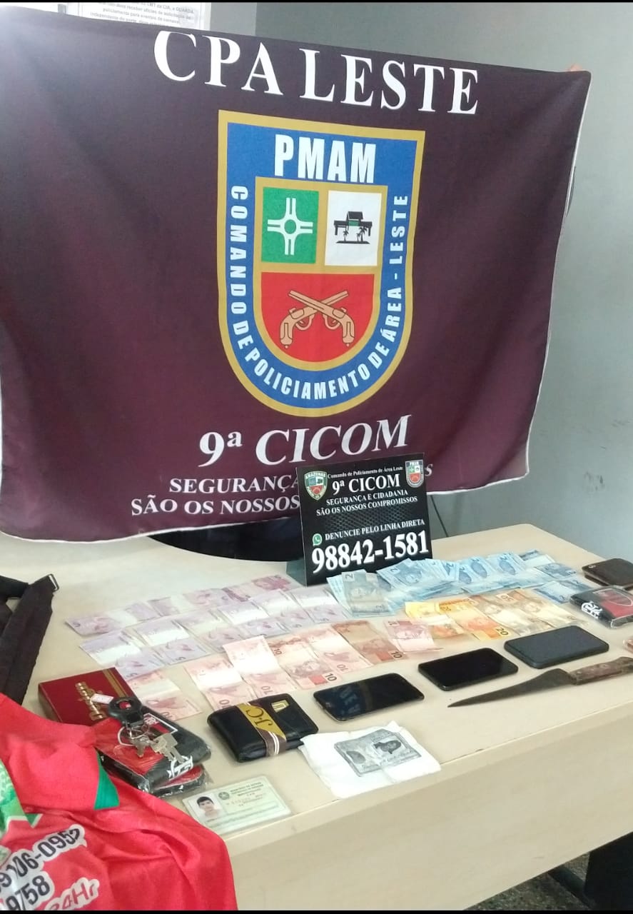 Homem tenta roubar pedestres com faca, apanha de populares e acaba preso em Manaus 