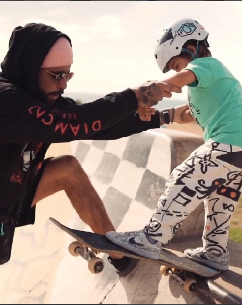 Pedro Scooby rebate críticas sobre criação dos filhos: 'Problema está em você'