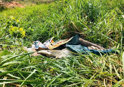 Com corda no pescoço, corpo de homem é encontrado em área de mata em Manaus