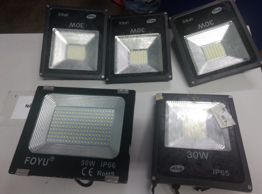 Jovem é preso após invadir loja de shopping para roubar refletores em Manaus