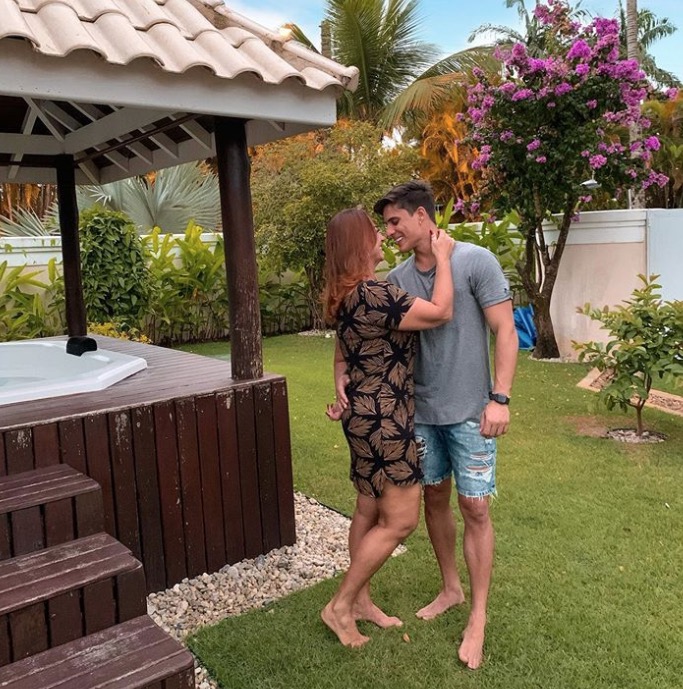 Mãe de Neymar não sabia que namorado é bissexual; modelo está morando em mansão