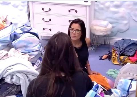 BBB20: Ivy diz que é inteligente e Mari aos risos diz: ‘inteligência já demais, né?’
