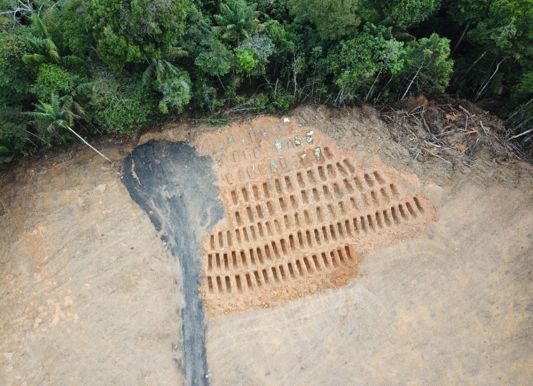 Com 100 corpos enterrados em um dia, Amazonas tem grande subnotificação de mortes por Covid-19