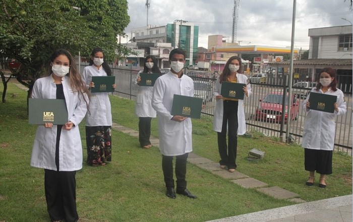 UEA antecipa colação para que profissionais da saúde atuem no combate ao coronavírus no Amazonas