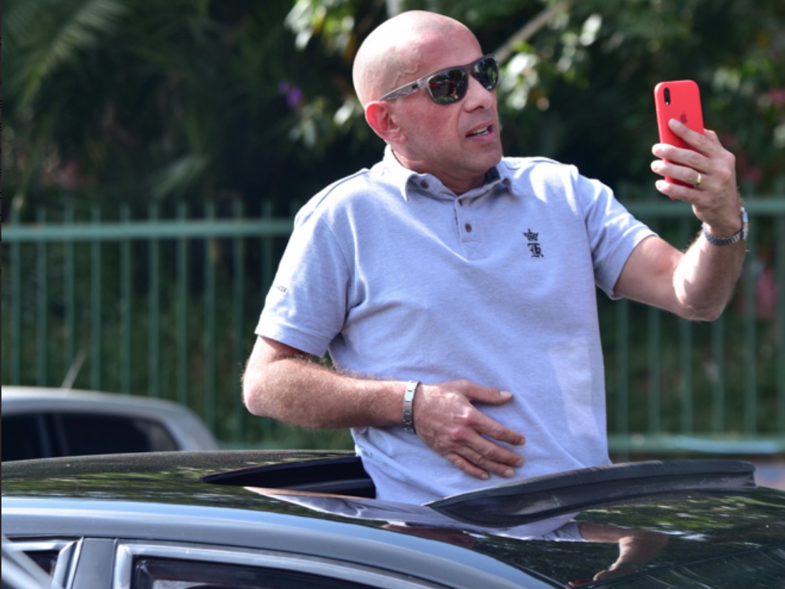 Rafael Ilha participa de carreata a favor de Bolsonaro, pedindo fim da quarentena