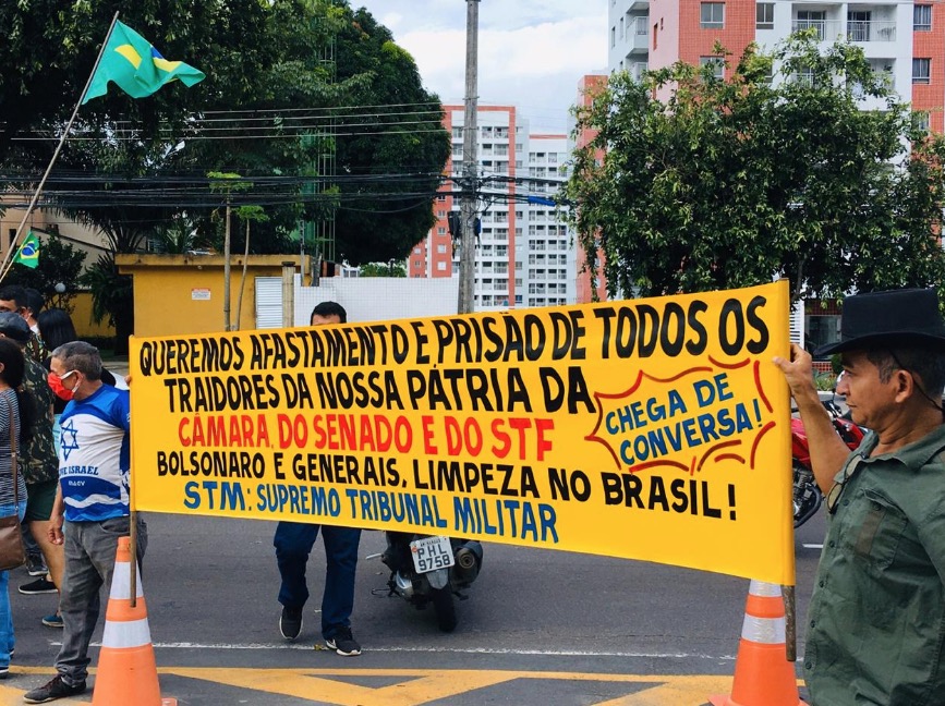 Manauaras pedem AI-5 e intervenção militar em manifestação a favor de Bolsonaro