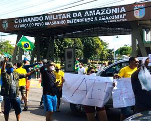 ‘Volta AI-5’. A loucura está nas ruas