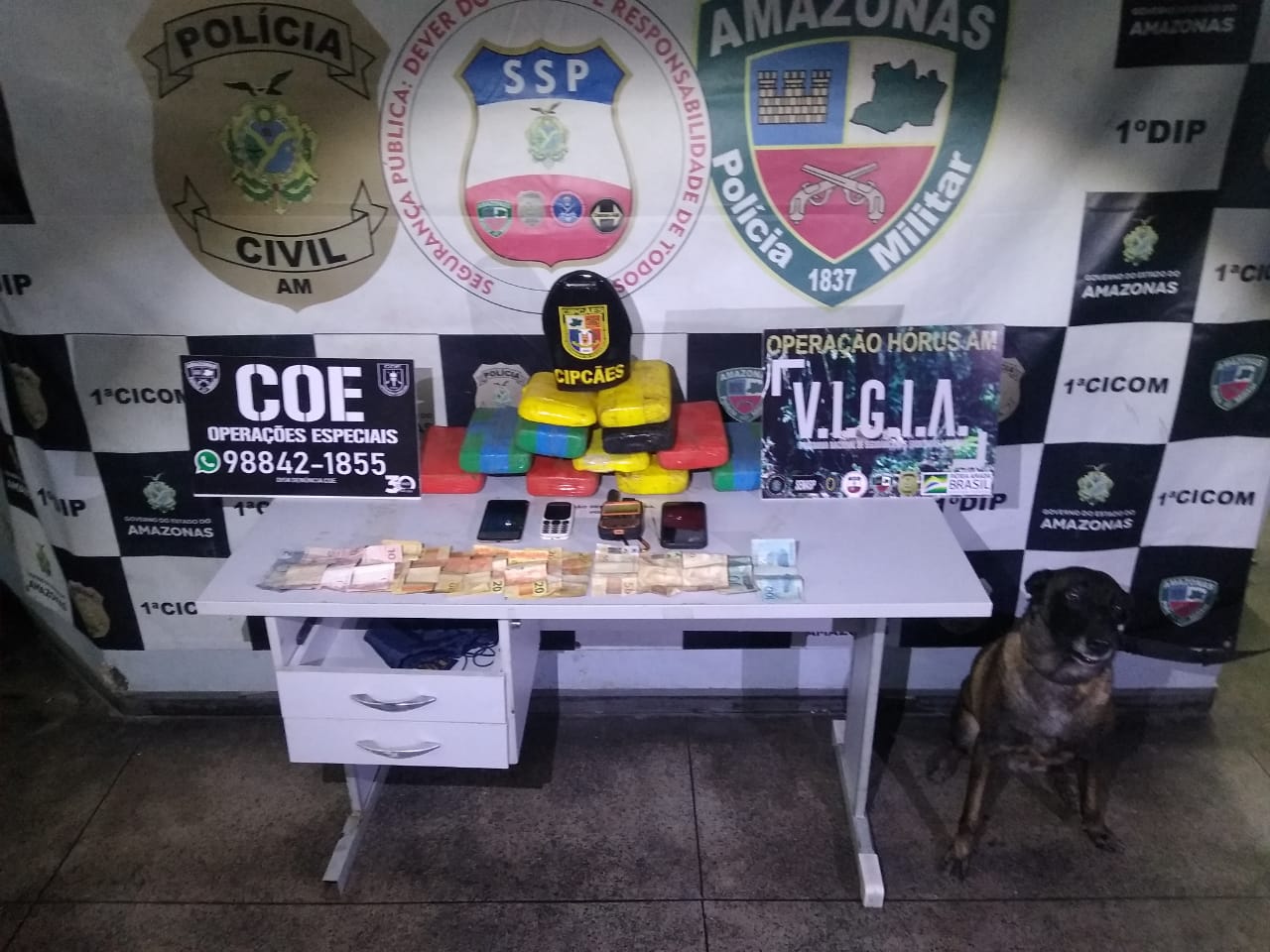 Homens são presos com 11 quilos de cocaína dentro de barco em Manaus