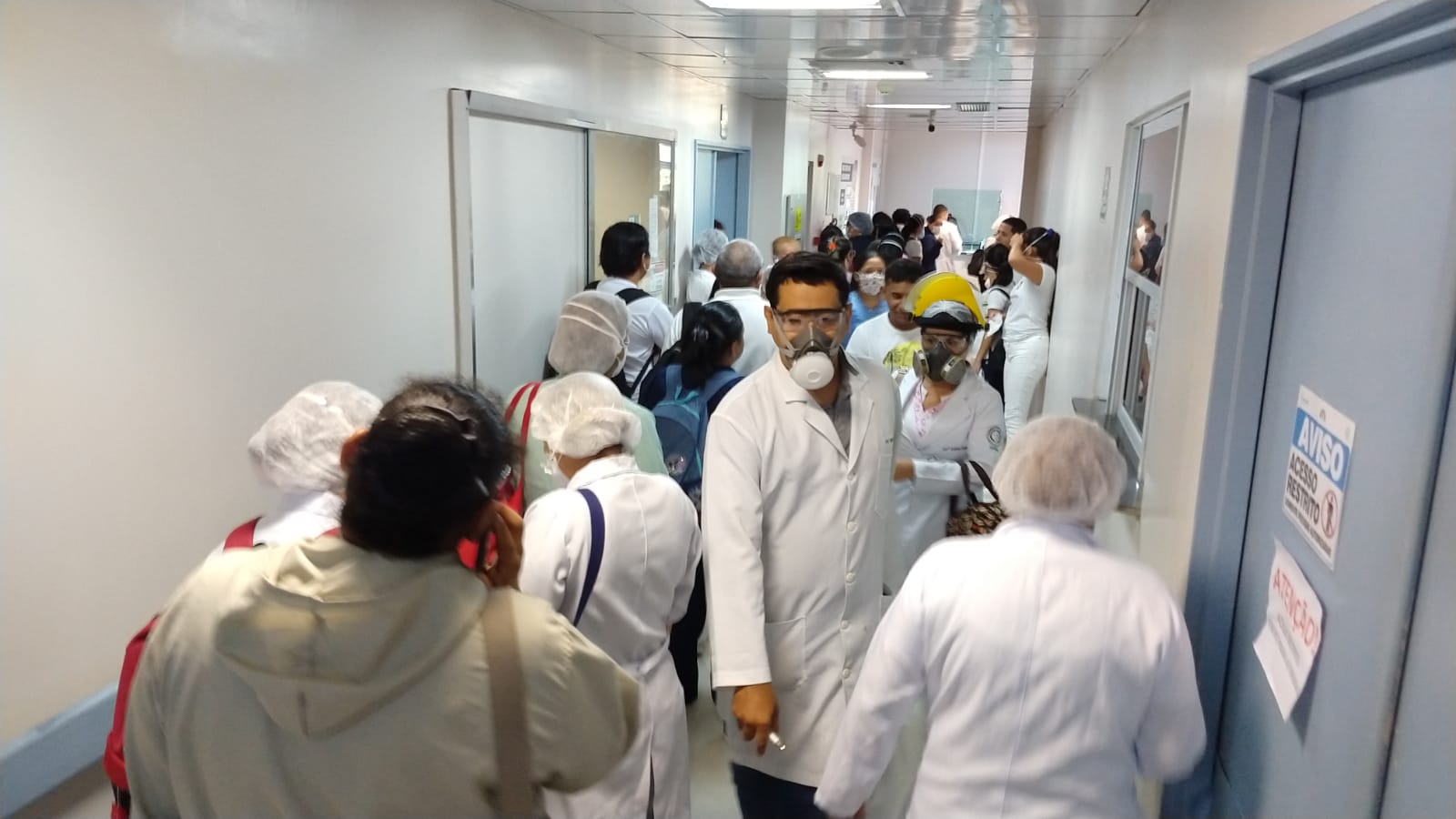 Profissionais da saúde denunciam Susam por gerar aglomerações em filas de ponto eletrônico