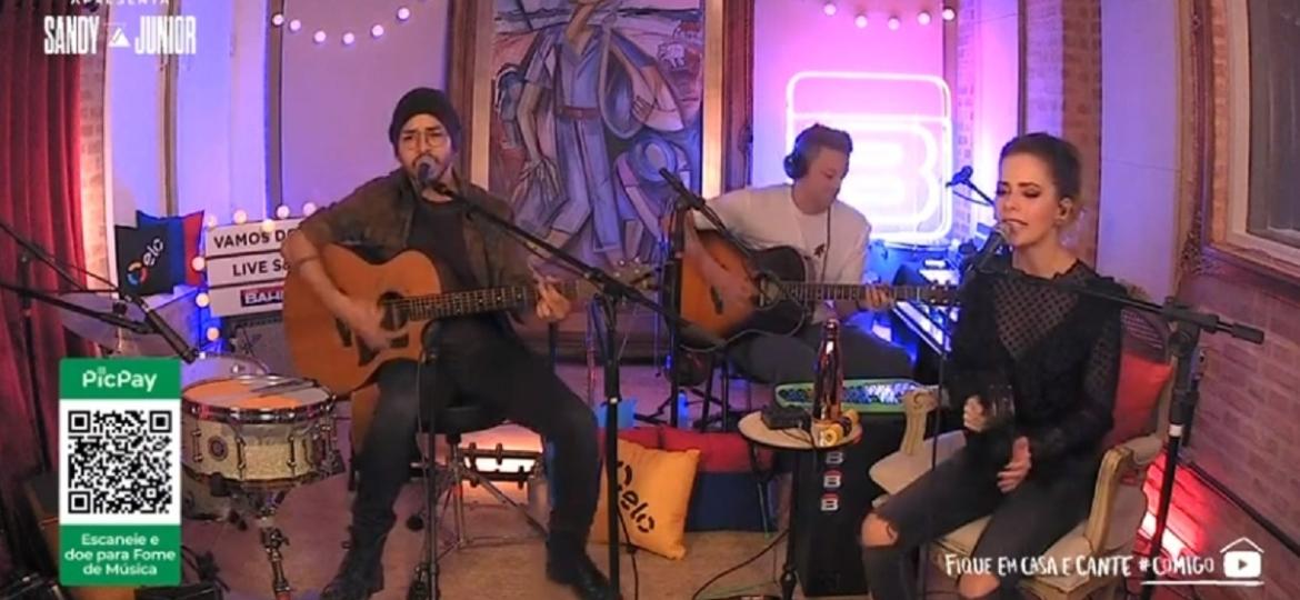 Em clima nostálgico, Sandy e Júnior animam fãs durante live