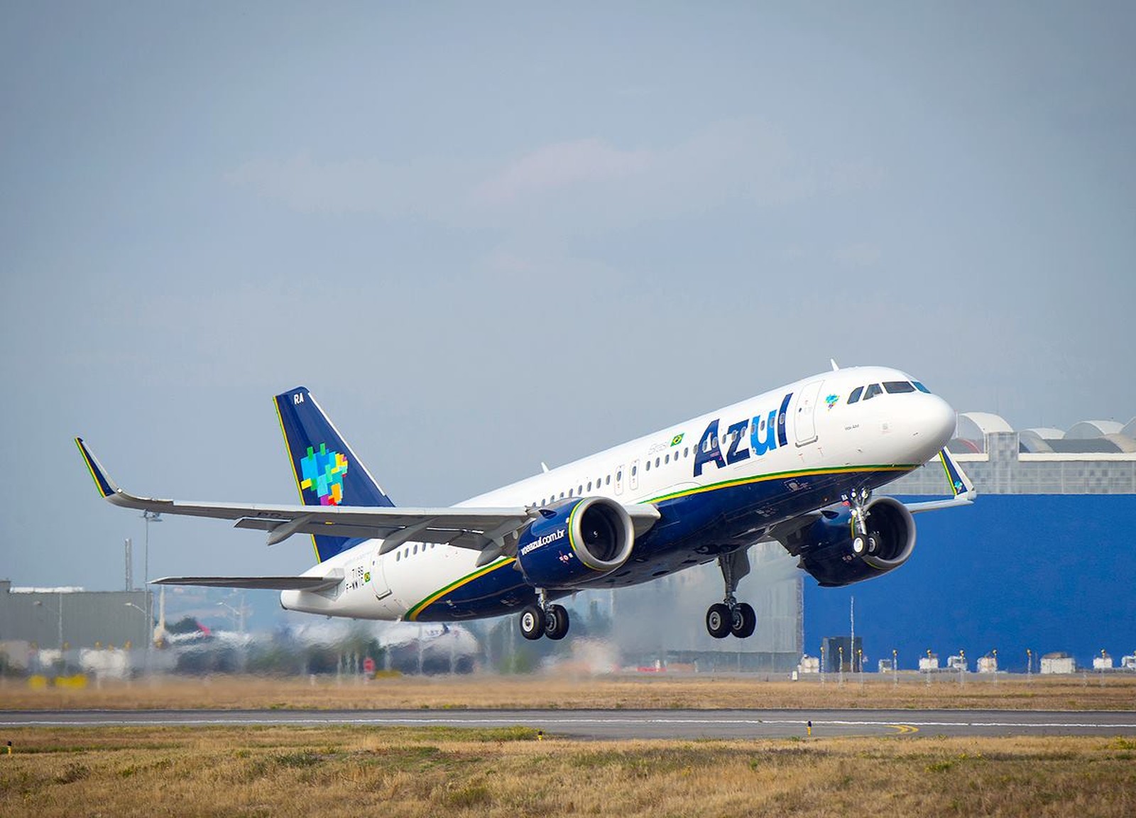 Prefeitura vai à Justiça para impedir voos de Manaus para Santarém 