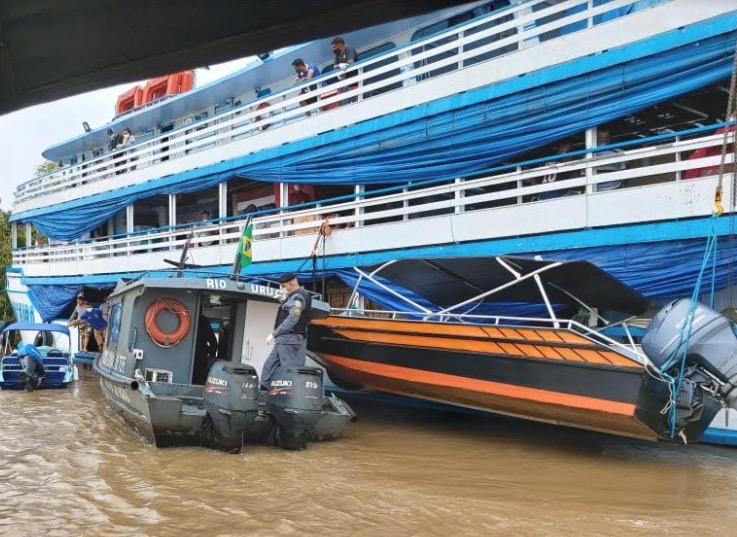Dono de barco e comandante são presos por fazer transporte ilegal de passageiros no Amazonas