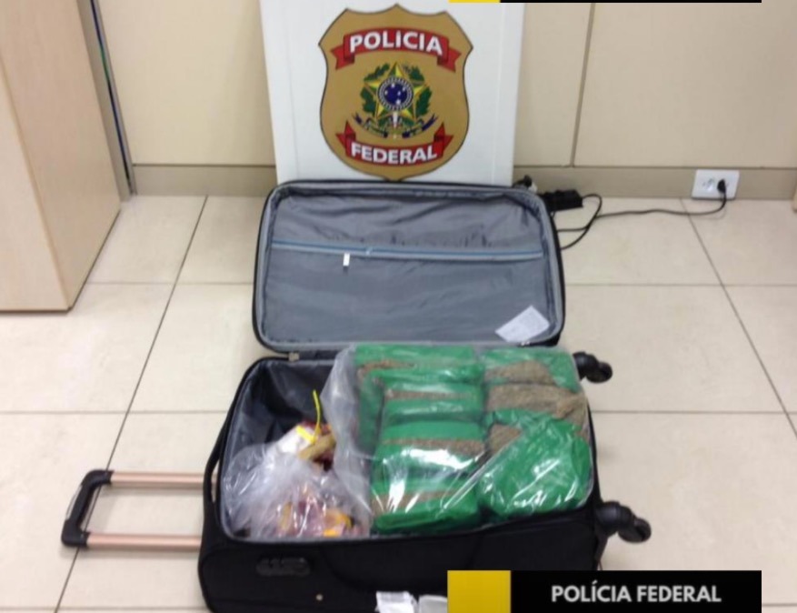 Jovem é preso com 16 kg de drogas dentro de mala no aeroporto de Manaus 