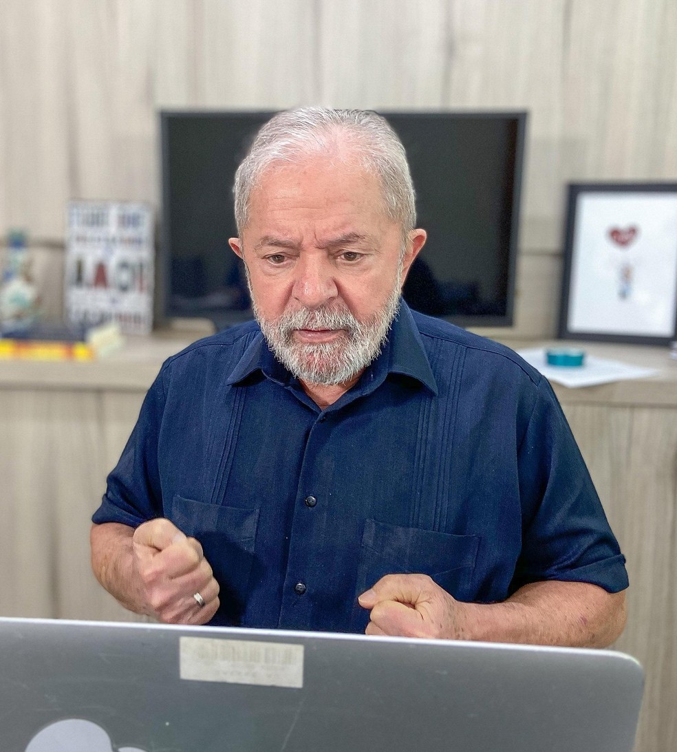 Lula pede adesão ao 'fora, Bolsonaro' ao falar em destruição da democracia