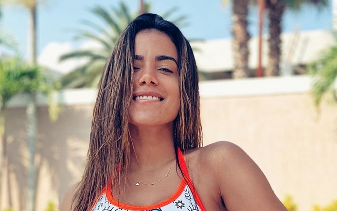 Anitta vai ser titia e pede para decorar quarto e escolher looks do novo sobrinho