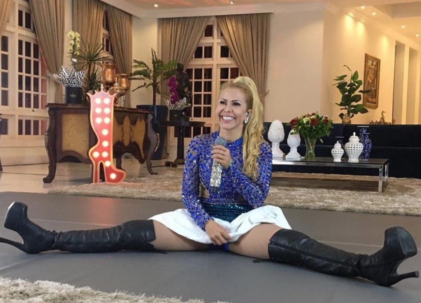 Aos 15 anos, filha de Joelma e Ximbinha impressiona ao cantar em live 