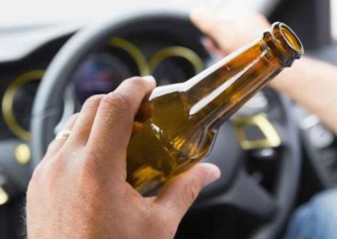 Homem é preso após dirigir bêbado e causar acidente em Manaus