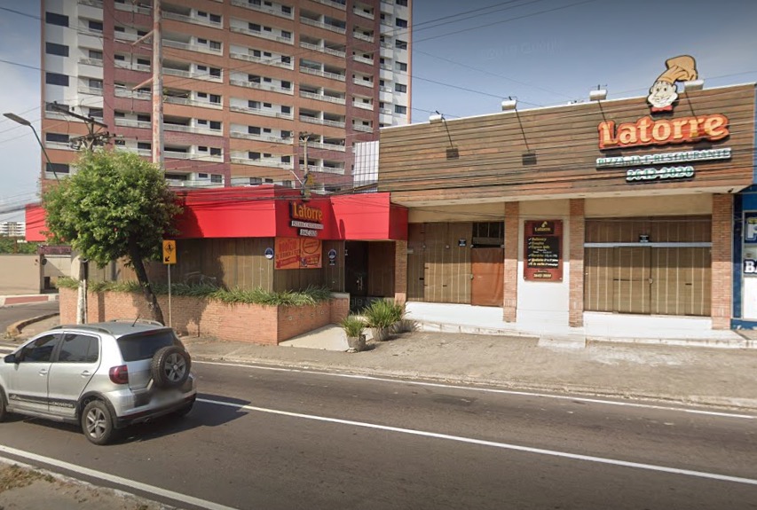 Disfarçados de clientes, dupla faz arrastão em pizzaria Latorre em Manaus 