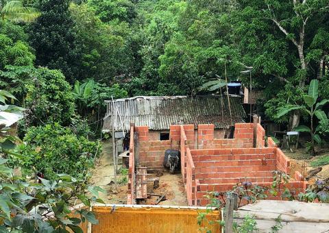 AO VIVO: Idosa morre em casa por Covid-19 e corpo não é retirado por IML no Amazonas