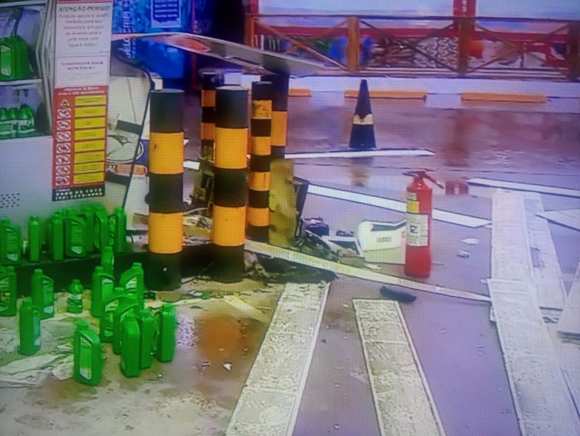 Em Manaus, bandidos rendem funcionários e explodem cofre de postos de combustíveis