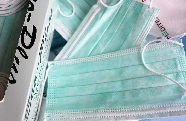 Mulher morre em confusão por máscara em supermercado 