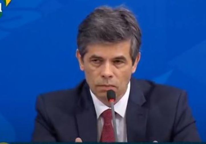 Após recorde de mortes, ministro da Saúde reconhece agravamento da Covid-19 no Brasil