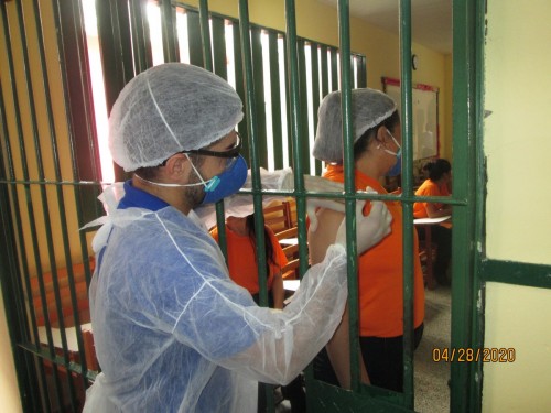 Internos das unidades prisionais de Manaus começam a receber vacina 