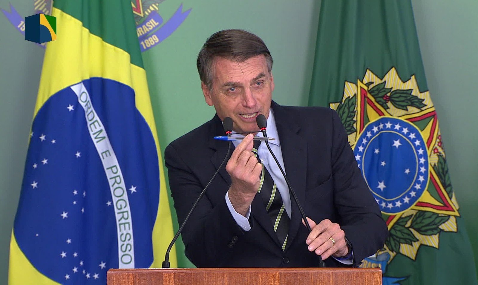 Decreto de Bolsonaro amplia serviços essenciais durante quarentena