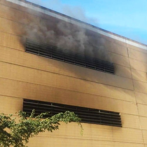 Incêndio destrói barracões da escola de samba Unidos do Viradouro 