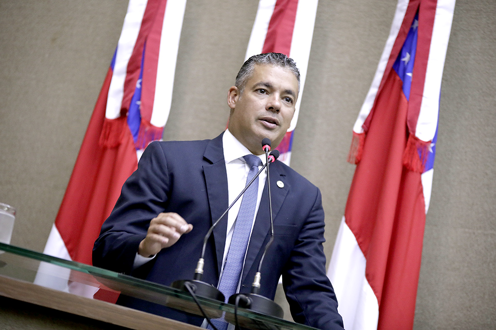 Josué Neto aceita pedido de impeachment de Wilson Lima e Carlos Almeida