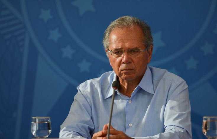 Guedes afirma que Brasil pode chegar a 'imprimir dinheiro' para enfrentar crise econômica