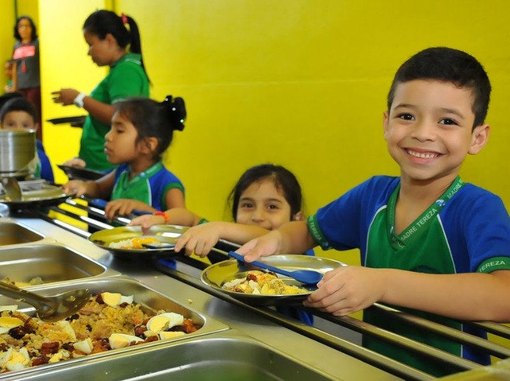 Kits do programa ‘Merenda em Casa’ começam a ser entregues no interior do Amazonas