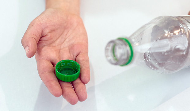 Menino de 2 anos se engasga com tampinha e é salvo por policial militar 