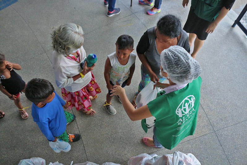 Em Manaus, indígenas venezuelanos são realocados para reduzir contágio da Covid-19  