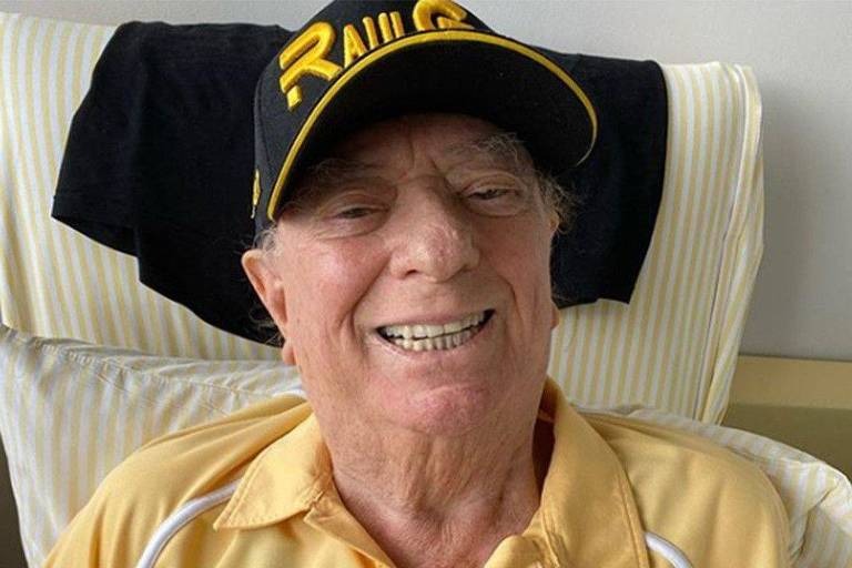 Raul Gil volta a ser internado em São Paulo