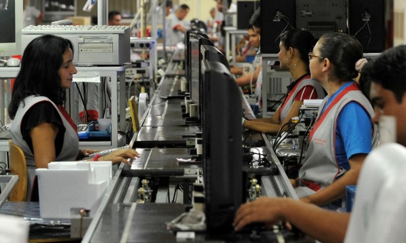 Com pandemia acelerada,mais de 50 mil trabalhadores retornam às fábricas em Manaus