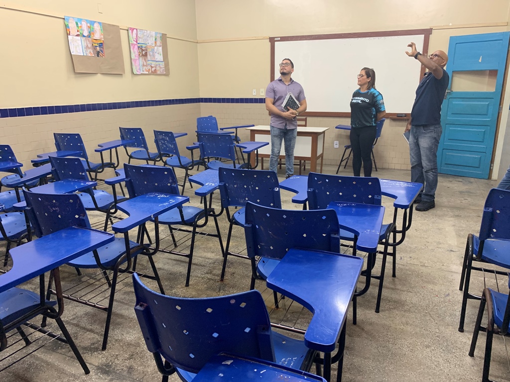 TCE explica se gestores públicos devem dispensar professores temporários no Amazonas 