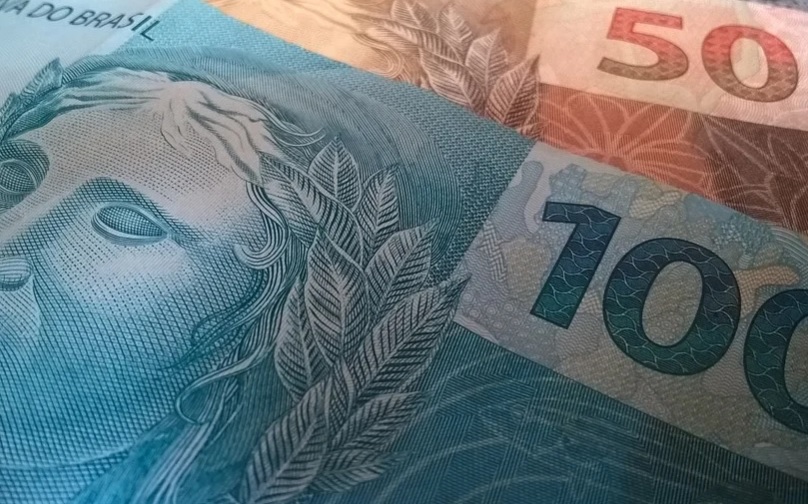 Reajuste salarial a servidores públicos pode ser vetado por Bolsonaro 