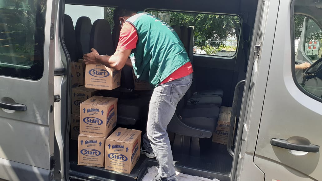 Manaus recebe doação de álcool em gel adquirida em live de Michel Teló