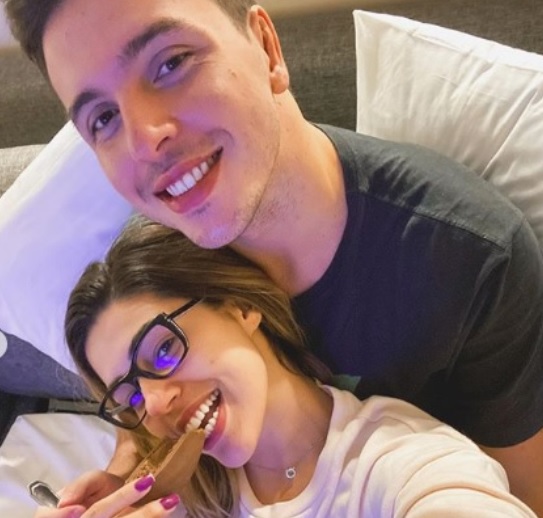 Vivian Amorim assume namoro com publicitário e se declara: 'Obrigada por ser você’ 