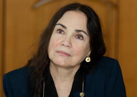 Artistas criticam postura de Regina Duarte e cobram providências contra a crise no setor